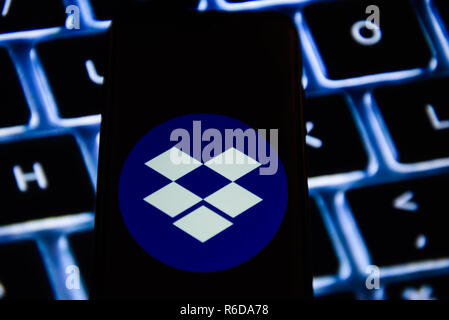 Cracovie, Pologne. 5 déc, 2018. Logo Dropbox est vu sur un téléphone mobile Android. Credit : Omar Marques/SOPA Images/ZUMA/Alamy Fil Live News Banque D'Images