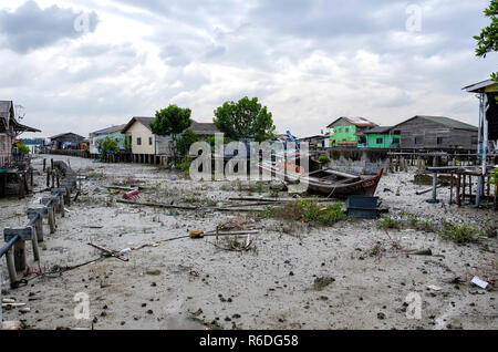 Un authentique village de pêcheurs chinois à Kampung Bagan Sungai Lima, la Malaisie - Kampung Bagan Sungai Lima est situé sur la rivière cinquième de la vi Banque D'Images