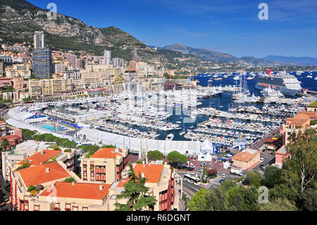 Portrait de Monte-Carlo et le port de la Principauté de Monaco, l'Europe de l'Ouest sur la Mer Méditerranée Banque D'Images