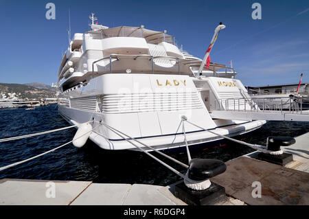 Monaco Yacht Show dans le Port Hercule, Principauté de Monaco, Cote d'Azur Banque D'Images