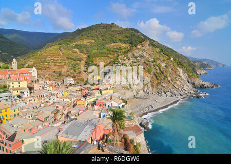 Vernazza, une petite ville de l'Italie Cinque Terre National Park Banque D'Images