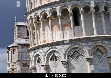 Détails architecturaux de la Tour Penchée de Pise Toscane Italie Banque D'Images