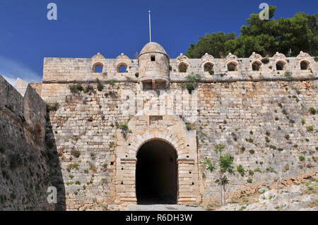 Entrée principale de forteresse Fortezza dans ville de Rethymnon, Crète, Grèce Banque D'Images