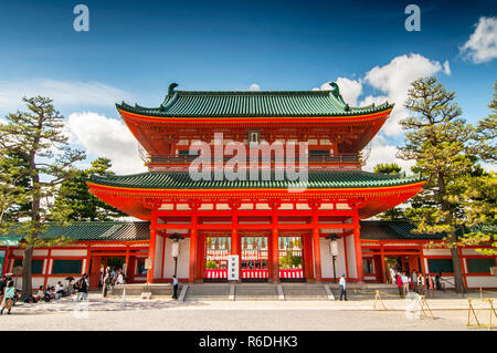 Otenmon, la porte principale du Sanctuaire Heian à Kyoto, Japon Banque D'Images