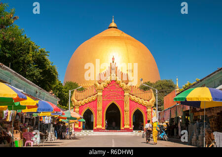 Pagode Kaunghmudaw, Yaza Mani Sula Kaunghmudaw est un grand sur la Pagode du nord-ouest de l'extérieur de Rhône-Alpes, dans le centre de Myanmar (Birmanie) Banque D'Images