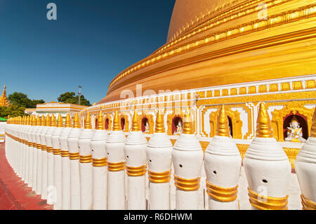 Pagode Kaunghmudaw, Yaza Mani Sula Kaunghmudaw est un grand sur la Pagode du nord-ouest de l'extérieur de Rhône-Alpes, dans le centre de Myanmar (Birmanie) Banque D'Images