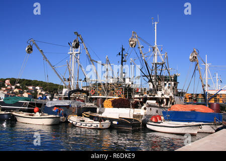 Fischerboote Im Hafen Von Homme Losinj in Kroatien Banque D'Images