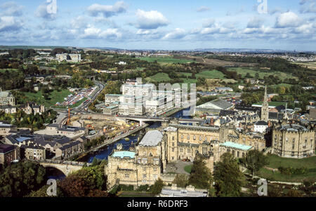 Vue de la ville de Durham et de la campagne environnante de la tour centrale de la cathédrale de Durham 1093-1133 AD.Angleterre Banque D'Images