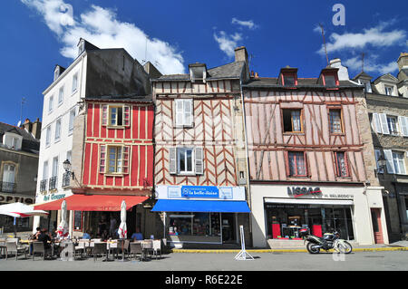 Maisons médiévales colorées à Vannes Bretagne France Banque D'Images