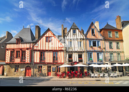 Maisons médiévales colorées à Vannes Bretagne France Banque D'Images