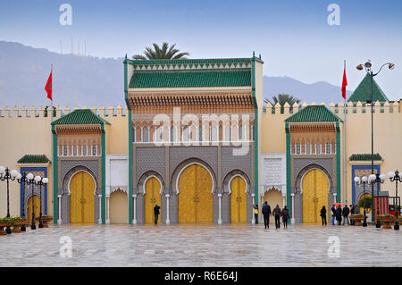 Dar Al-Makhzen ou Palais Royale un palais royal du Sultan Alaouite dans la ville de Fès, Maroc Le Palace est situé à Fès Jdid Trimestre Banque D'Images