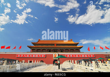 Vue de l'entrée du Palais Impérial et de la Cité Interdite avec le portrait de Mao Tsedong, Beijing, Chine Banque D'Images