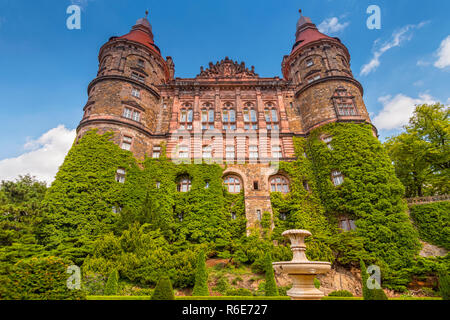 Majestueux château Ksiaz Baroque au crépuscule, Hochbergs résidence, la Basse Silésie, Pologne, Europe Banque D'Images