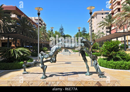 Statue éléphant cosmique par Salvador Dali, Avenida Del Mar à Marbella, Andalousie, province de Malaga, Espagne Banque D'Images