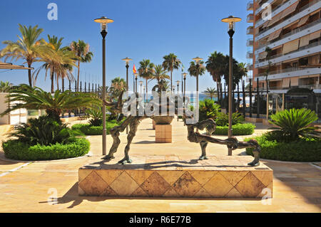 Statue éléphant cosmique par Salvador Dali, Avenida Del Mar à Marbella, Andalousie, province de Malaga, Espagne Banque D'Images