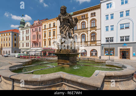 Hercules fontaine en face de Mairie, sur la Place Saint-Marc (Horni Namesti) à Olomouc, en Moravie, République Tchèque Banque D'Images