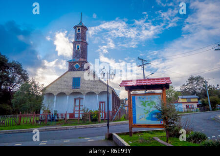 Chiloé, Chili - 27 septembre, 2018 : Superbe vue de soleil, église en bois de Notre Dame de Patrocinio sur Ile de Chiloé Banque D'Images