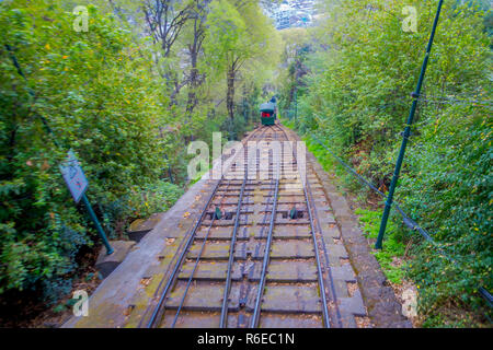 Le tram jusqu'à la sommet de la colline, colline de San Cristobal, Santiago, Chili Banque D'Images