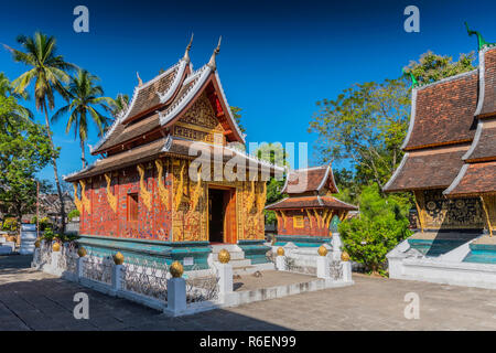 Bouddha couché de culte (chapelle rouge), le Wat Xieng Thong, Luang Prabang, Laos, Indochine, Asie Banque D'Images