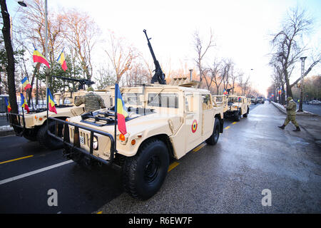 Bucarest, Roumanie - décembre 1, 2018 : Humvee véhicule militaire de l'armée roumaine au défilé militaire de la fête nationale roumaine Banque D'Images