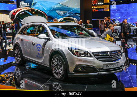 Francfort - Sept 2015 : Opel Insignia présentée à l'IAA International Motor Show le 20 septembre 2015 à Francfort, Allemagne Banque D'Images