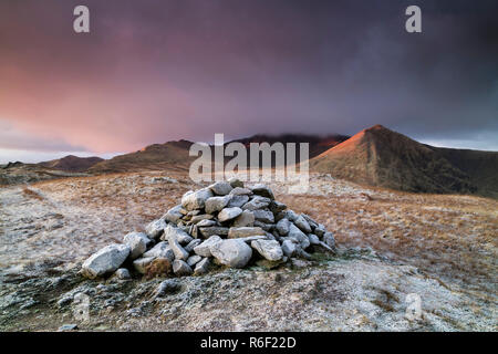 Striding Edge, Helvellyn et Catstye Cam du Nord Haut de Birkhouse Moor, Lake District, Cumbria, Royaume-Uni Banque D'Images