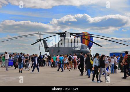 Moscou, Russie - 19 août 2015 L'hélicoptère de transport Mi-26 : Halo présentées lors du 12e SALON MAKS-2015 l'aviation internationale et du Space Show le 28 août, 2015 dans Banque D'Images