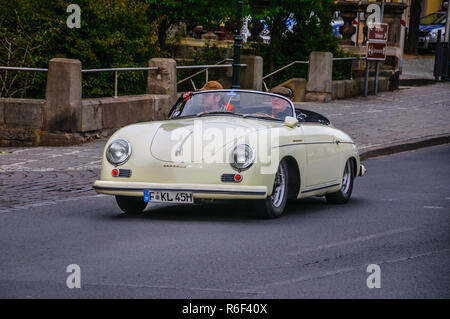 FULDA, ALLEMAGNE - Mai 2013 : Porsche 356 Cabrio voiture rétro sport de luxe le 9 mai 2013 à Fulda, Allemagne Banque D'Images