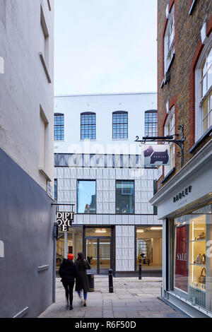 Façade extérieure, vue de la rue. 11-12 Floral Street, Londres, Royaume-Uni. Architecte : Brimelow McSweeney Architects + Kohn Pederson Fox Architects, 2017. Banque D'Images