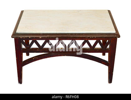 Table vintage en bois avec comptoir en marbre. Isolé sur fond blanc Banque D'Images