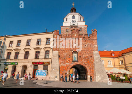 14ème siècle porte de Cracovie (Brama Krakowska), l'entrée principale dans la Vieille Ville (Stare Miasto), Lublin, Pologne Banque D'Images