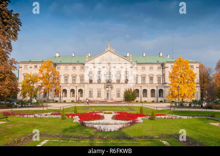 Façade de style Baroque décoratif Krasinski Palace à Varsovie Vue du jardin, Pologne Banque D'Images