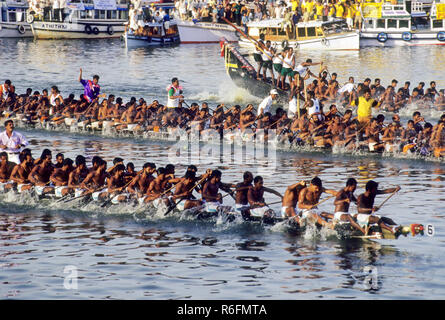 Nehru Boat Race Festivals, l'ONAM Snake Boat Race, jalostavam Haripad Subramanya, Temple de Kumarakom, Kerala, Inde Banque D'Images