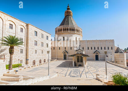 L'extérieur de l'église de l'annonciation ou de la basilique de l'Annonciation dans la ville de Nazareth en Galilée, dans le Nord d'Israël Banque D'Images