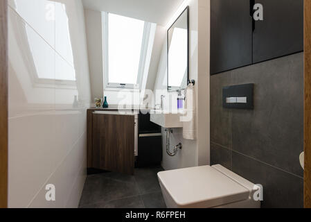 Toilettes in modern house Banque D'Images