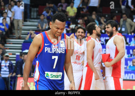 L'Iran a traité une autre perte d'accueil aux Philippines, 78-70 lors de leur cinquième match de la fenêtre dans le cadre de la Coupe du Monde de Basket-ball FIBA 2019 qualificatifs. L'Iran a été dirigé par Mohammad Jamshidi, qui a versé en 26 points pour l'équipe des visiteurs dans leur victoire. Les Philippines, qui ont perdu des matchs consécutifs à la cour, a été stimulé par le directeur Jason William qui a marqué 19 points dans son premier match de retour de sa suspension de trois-jeu pour son rôle dans la fameuse bagarre entre les Philippines et l'Australie pendant leur correspondance dans l'ancienne cour d'accueil. La prochaine série de qualificatifs se déroulera le février et le haut thr Banque D'Images