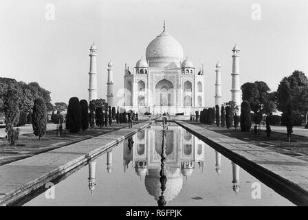 Taj Mahal, mausolée en marbre blanc ivoire, Agra, Uttar Pradesh, Inde, ancienne image de 1900s Banque D'Images