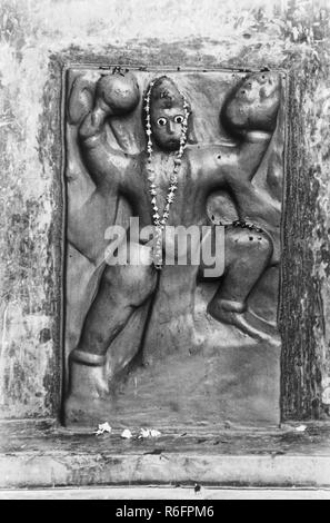 Statue de Lord Hanuman, relief mural, Inde, ancienne image de 1900s Banque D'Images