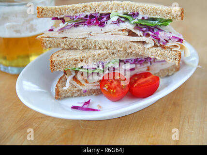 La Turquie et sandwich coleslaw Banque D'Images