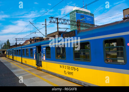 Train local entre Gdynia et Gdansk, Glowny, gare principale, Gdansk, Pologne Banque D'Images