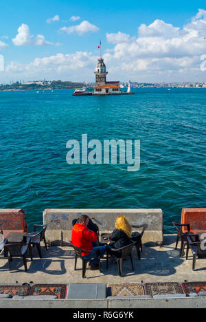 Les gens, à Kiz Kulesi, Tour de la jeune fille, Uskudar, Istanbul, Turquie, du côté de l'Asie Banque D'Images