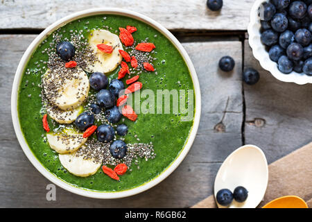 Bol à smoothie vert Banque D'Images