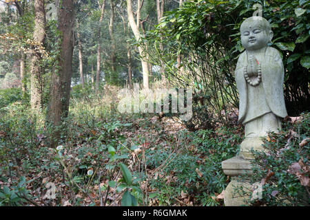 Statue d'un mignon petit Bouddha Banque D'Images