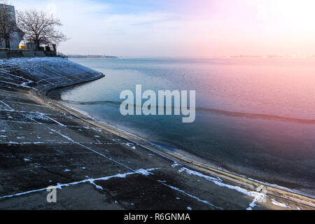 L'hiver au bord du lac Morii sur Bucarest, Roumanie . Banque D'Images