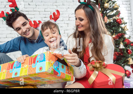L'ouverture de la famille Noël coloré Banque D'Images