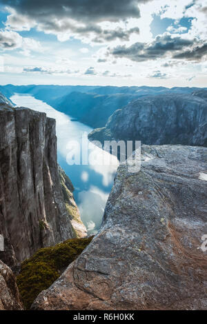 Vue aérienne du Kjeragbolten Lysefjorden Norvège Banque D'Images