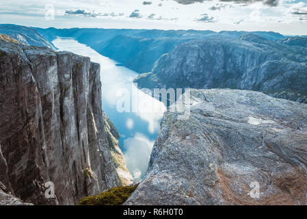 Vue aérienne du Kjeragbolten Lysefjorden Norvège Banque D'Images