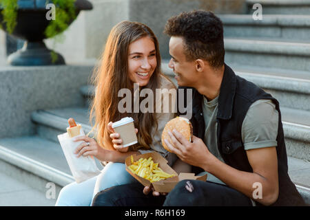 Couple de jeunes amoureux Banque D'Images