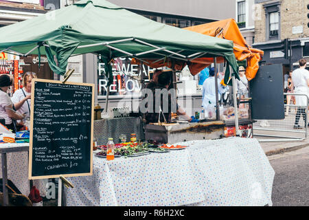 Londres/UK - 20 juillet 2018 : street food au marché de Portobello à Notting Hill, Londres, Royaume-Uni Banque D'Images