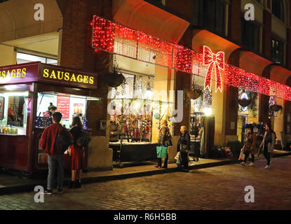 Décorations de Noël éclairage vu autour de Londres, Covent Garden market et piazza. Banque D'Images